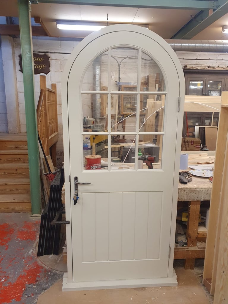 Accoya curved door and frame – Hampstead